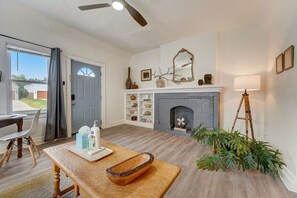 Vintage and cozy living rooom