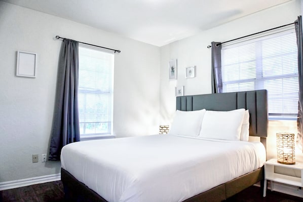 Cozy and inviting bedroom, perfect for a good night's sleep.