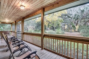 Screened-In Porch | 0.2 Mi to Intracoastal Waterway