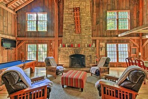 Living Room: Large ceiling & fire place