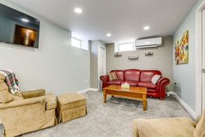 Living Room | Sleeper Sofa | Free WiFi