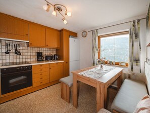 Meubles, Design Intérieur, Bois, Sol, Cuisine, Plafond, Sol, Cabinetry, Comptoir, Pièce