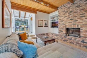 Living room: smart TV, board games, direct access to back patio. The fireplace is to not be used.