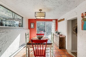 Dining Room | 1st Floor | Dishware & Flatware Provided