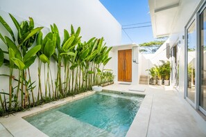 Entrance,Swimming pool
