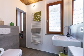 Studio 40 qm mit 1 Zimmer für maximal 2 Personen und Terrasse-Bad mit ebenerdiger Dusche