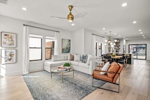 Spacious open floorplan great for entertaining!