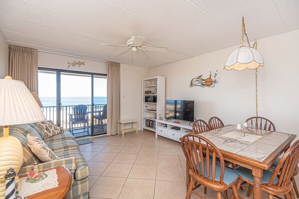 COVINGTON TOWERS 303 - LIVING-AREA