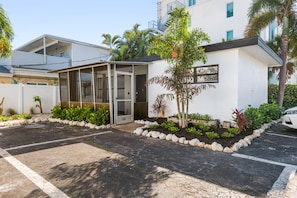 Crescent Cottage by Tropical Sands Accommodations