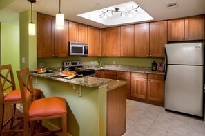 Better view of kitchen with former decor (all units have been updated to beige).