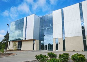 Nearby hospitals it’s super convenient. 