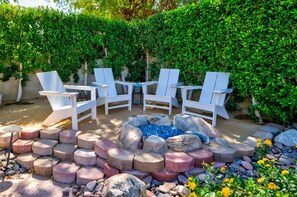 Gas firepit
