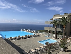 Piscina a sfioro