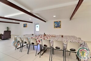 Meeting facility