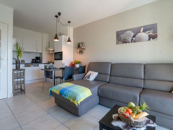 Furniture, Couch, Property, Table, Interior Design, Comfort, Plant, Studio Couch, Living Room, Floor