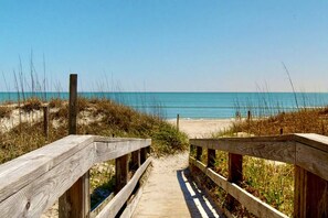 East walk to the beach access