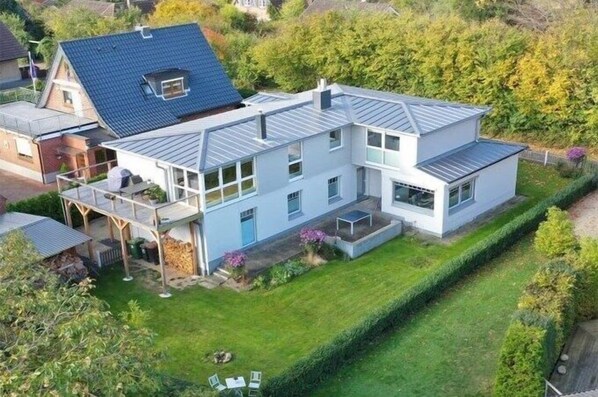Außenseite Ferienhaus [Sommer]