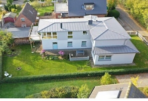 Außenseite Ferienhaus [Sommer]