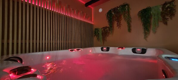 Indoor spa tub