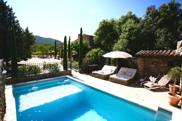 Bastide 1 Pool and Vineyards