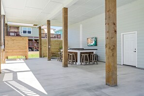 Outdoor hang out area with privacy wall (games included: Jenga & Cornhole)