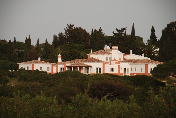 General view of the property with its surrounding land