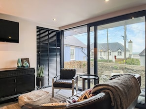 Living room/dining room | Waterside Garden, Appledore