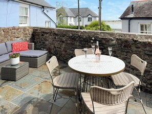 Sitting-out-area | Waterside Garden, Appledore
