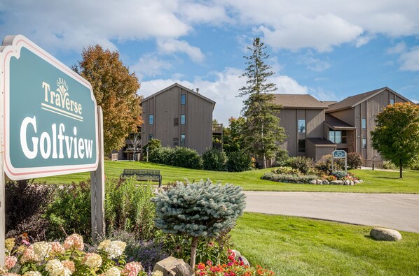 "Great place to stay! View of golf course was nice and place was very neat & clean. Close to Traverse City for all stuff happening there yet far enough away for some peace & quiet."

- Laura, January 2024