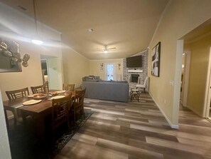 Dining / Restaurant