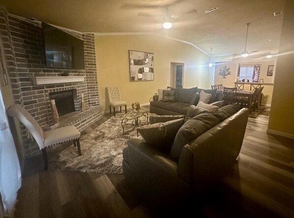 Living Room / Lounge