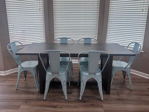 Dining table comfortably seats 6 guests. 