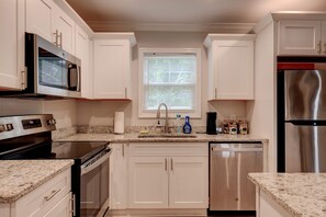 Kitchen, Clanton cottage rental home, Thomasville, Ga