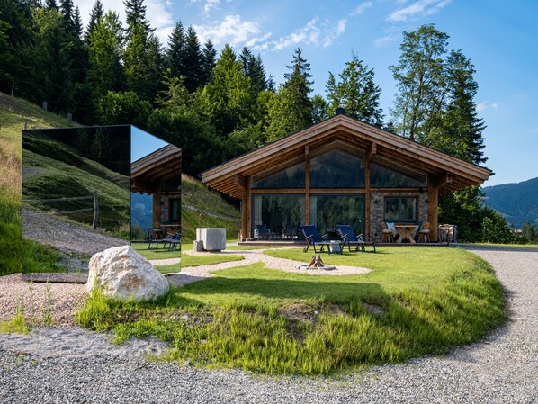 Außenseite Ferienhaus [Sommer]