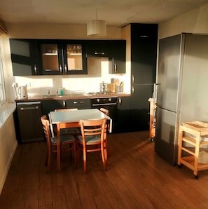 Fully fitted kitchen 