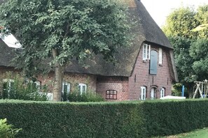 Außenseite Ferienhaus [Sommer]