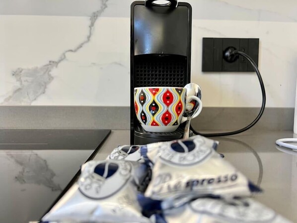 Kaffee und/oder Kaffeemaschine