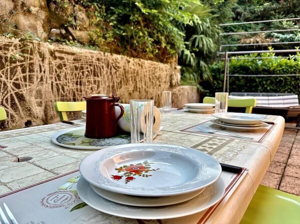 Outdoor dining