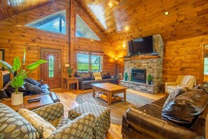 This nine-bed, three-bath cabin