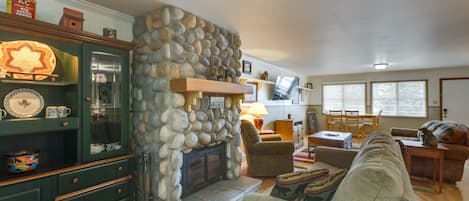 Red River Vacation Rental | 2BR | 2BA | 1,200 Sq Ft | Stairs to Access
