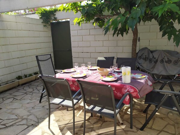 Outdoor dining