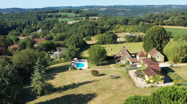 maison d' Hôtes dordogne avec piscine -vue aérienne du Clos Lascazes -jpg-2