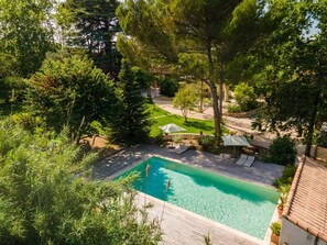 VUE AERIENNE DE LA PISCINE