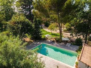 VUE AERIENNE DE LA PISCINE
