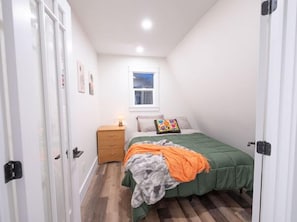 Barn queen bed