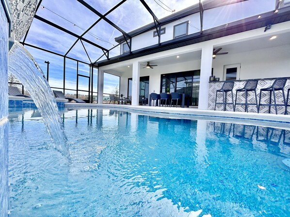 Step into paradise in our outdoor haven! Private pool with spa.