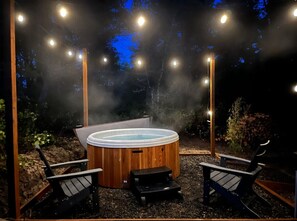 Cedar Hot Tub in the backyard seats 4-5