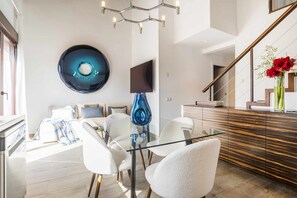 TV and multimedia,Living room,Dining area,Guests