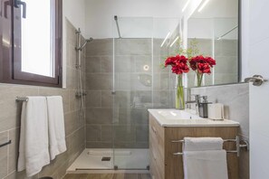 Bathroom,Bath
