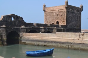 La Sqala du Port est une plate-forme d'artillerie datant du XVIII siĂšcle